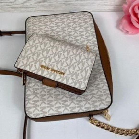❤️Michael Kors EW Crossbody Bag & Wallet Vanilla - Picture 5 of 7